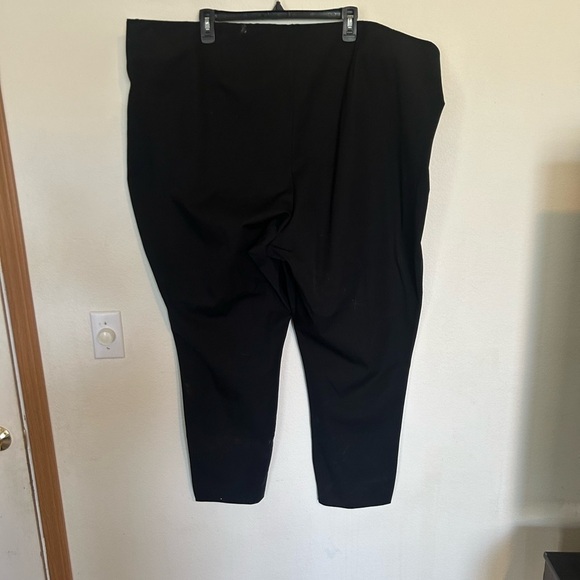 NWT OLD NAVY HIGH-RISE PIXIE
SKINNY COMFORT WAIST BLACK PULL ON PANT SIZE 4X - Picture 1 of 7